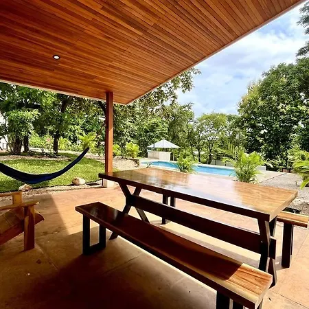 3 Bdr Villa With Pool , Near Beach, Fast Wifi